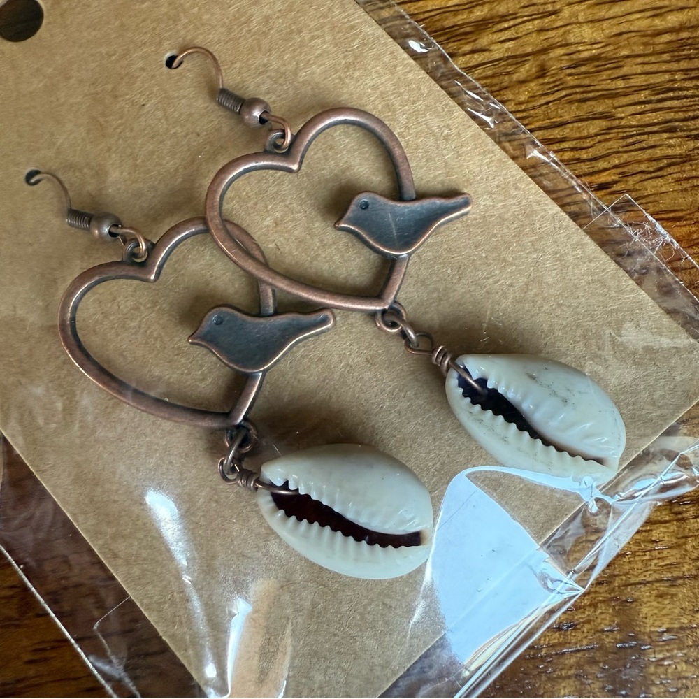 NEW Coastal Bird Heart Shell Bohemian Hippie Drop Earrings - Picture 2 of 3